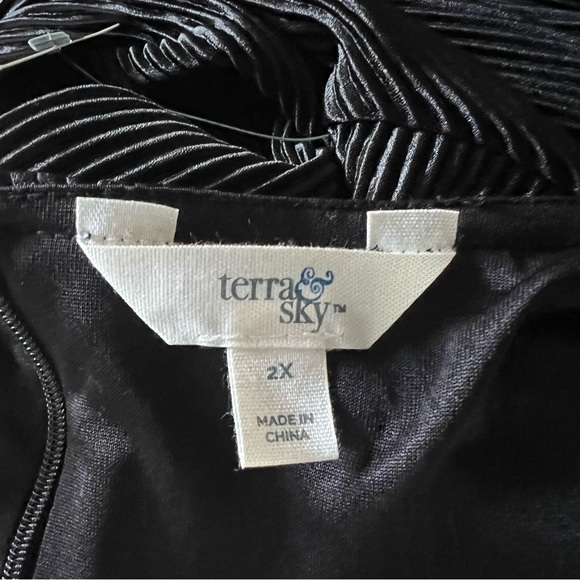 Terra and Sky midi dress - Picture 7 of 9